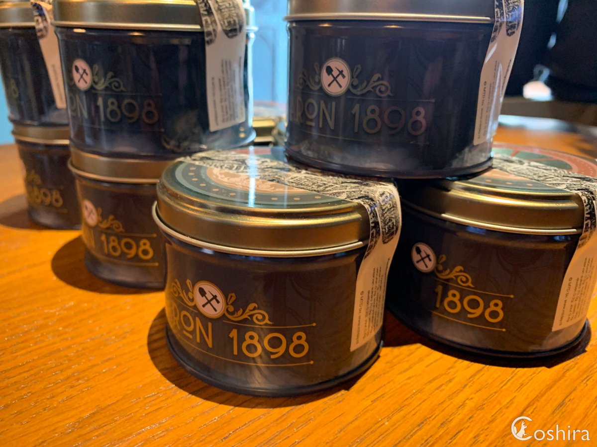 Coshira_'s tweet image. Miniatuurhuisje van Baron 1898, en snoepjes in blik. Per stuk €10.

#Efteling #Baron1898 #DeGevoelighePlaet