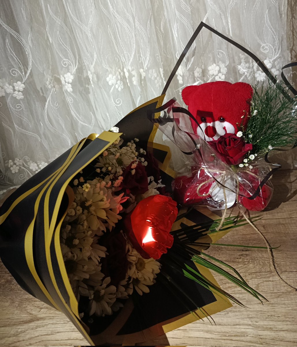 Komşunun kızının 14 Şubat hediyesi bu gece VIP misafir olarak benim odada sabah babası işe gidince kargo teslimi yapıcam, emanet romantizm bu herhalde kdkdkkd