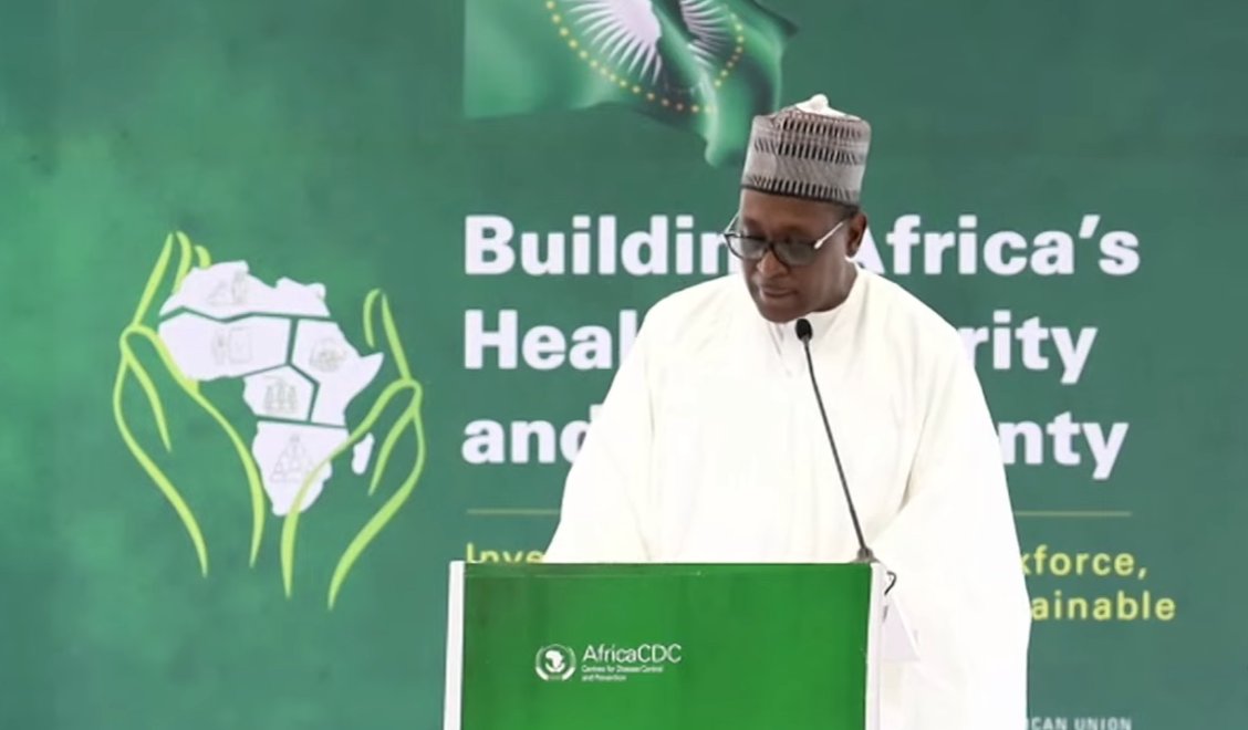 africahlthwatch's tweet photo. “We have the evidence, we have the tools and the expertise. What remains now… is the political will to act collectively.”
Nigeria’s Coordinating Minister of Health & Social Welfare, @muhammadpate, emphasised that strengthening Africa’s health security requires sustained investment not during crises, but between them.

He highlighted Nigeria’s commitment to retrain 120,000 community health workers by 2027 (with nearly 80,000 already retrained), improve workforce data systems, address rural–urban disparities, and implement a national health workforce migration strategy.
#AUSummit #AfricaCDC #AfricaHealth