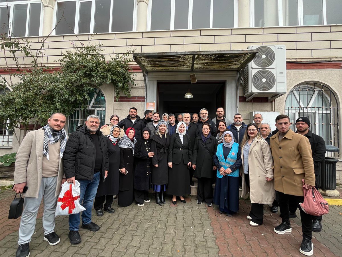 burakcifci34's tweet photo. Ataşehir İlçe Kadın Kolları Başkanlığımızın düzenlemiş olduğu Kermes programını Ataşehir Müftümüz Sn. Hüseyin Aksoy, teşkilatımız ve komşularımızın katılımlarıyla gerçekleştirdik.

Gazze’deki mazlum kardeşlerimize destek amaçlı düzenlenen bu programın hayırlara vesile olmasını diliyorum. 

Başta İlçe Kadın Kolları Başkanımız @SedaBatal_24 ve yönetimine emeklerinden ötürü çok teşekkür ediyoruz.

@atasehirakparti 
@halimaksu 
@abdullahozdemir