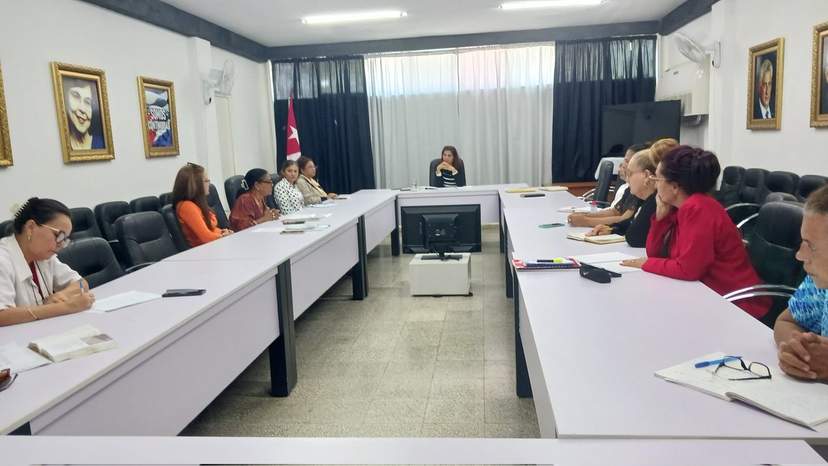 Se desarrolla en la UCMLT Consejo de Dirección con fines de guiar el curso de nuestra universidad siempre por el camino mejor y sostenible garantizando la vitalidad de la institución y con ellos garantizar la salud tunera.
#UCMLT
#PorLasTunasLaSalud