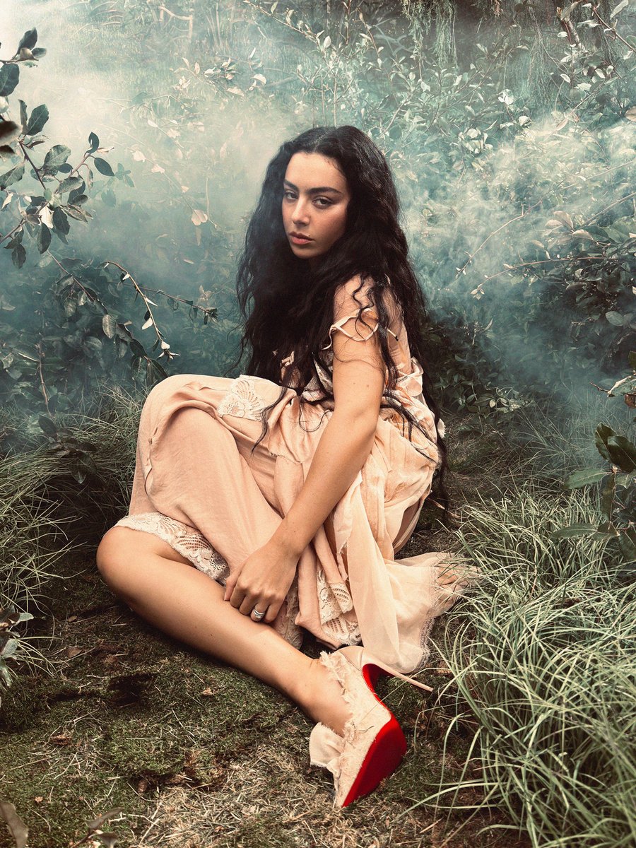 V Magazine tweet media