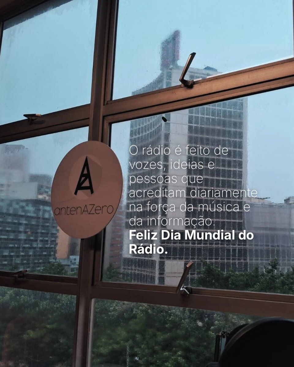 radioantenAZero's tweet photo. Hoje é Dia Mundial do Rádio. ✨

Celebramos cada voz no microfone, cada pessoa na produção, na programação, no site, nas redes e nos bastidores que fazem a antenAZero acontecer todos os dias. E principalmente a você que dá o play e fortalece a gente. ♥️ https://t.co/aqSkvbCcit