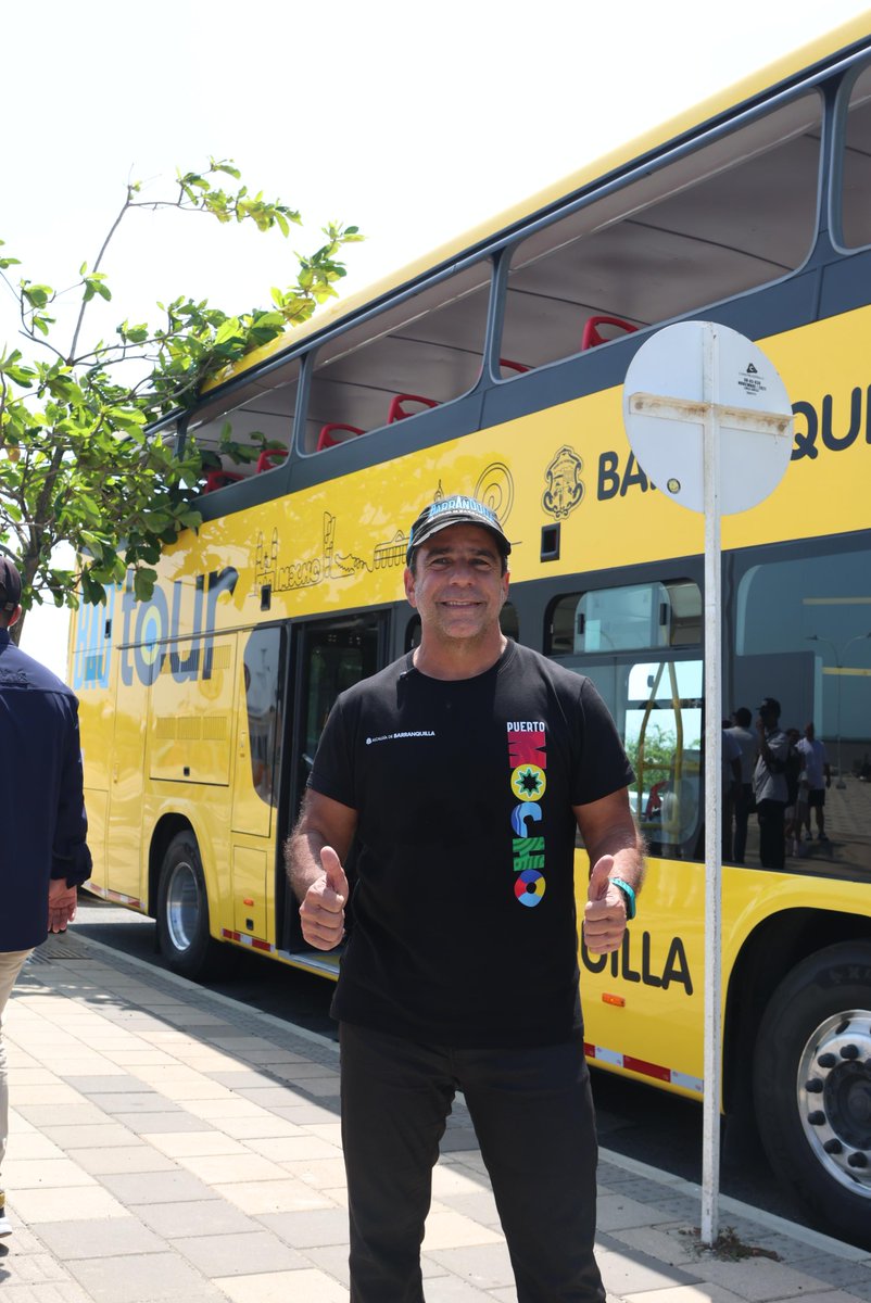 jormon26's tweet image. Durante la realización del @Carnaval_SA, @alcaldiabquilla @AlejandroChar estrena el primer bus de turismo que llega para Barranquilla: BaqTour, para unos 53 pasajeros, de dos pisos, amarillo, y lo va a operar Sodis Vip: notaseconomicas.com/2026/02/baqtou…