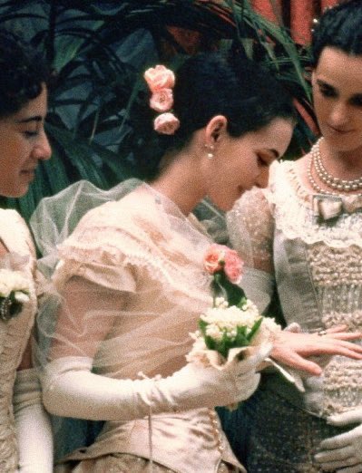 BESTOFWlNONA's tweet image. Winona Ryder as May Welland in The Age of Innocence (1993).