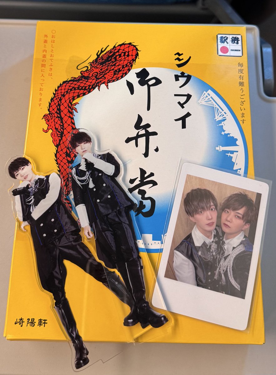 世界一うまい駅弁無事食べられた✌️これ撮るためだけにブルラビ持ってきた🚪