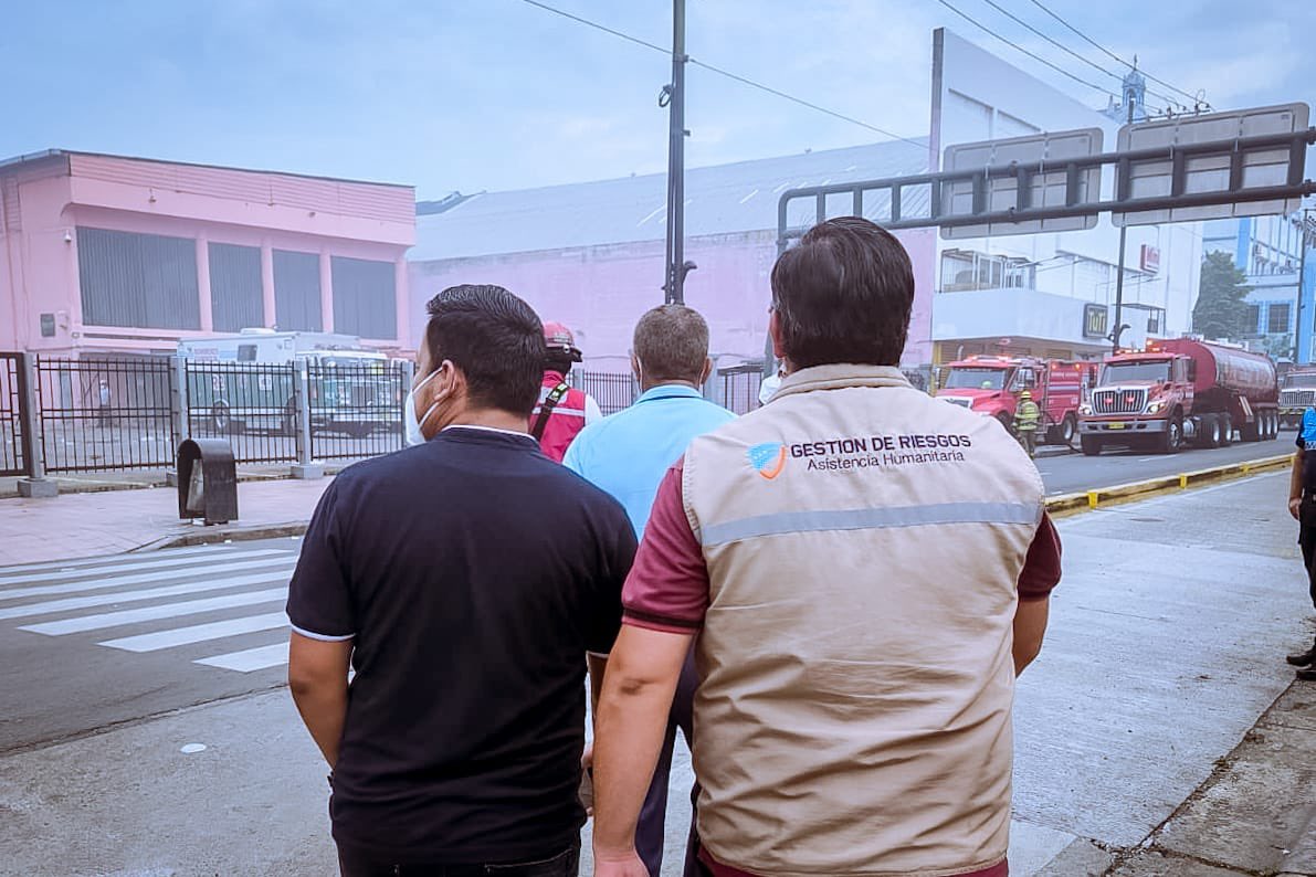 Seguimos avanzando en los análisis  técnicos que permitan garantizar la seguridad de las personas y los bienes en el sector.
Equipos técnicos de la Gerencia de Gestión de Riesgos de #SeguraEP continuarán en territorio, además pueden comunicarse al 181 para cualquier consulta.