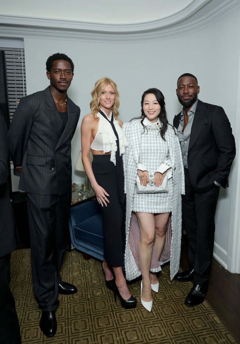 Linda! 🖤 Kat McNamara compareceu a Noite dos Indicados da Hollywood Reporter na terça-feira, 10 de fevereiro. Confira todas as fotos em nossa galeria: katmcnamara.com.br/galeria/thumbn…