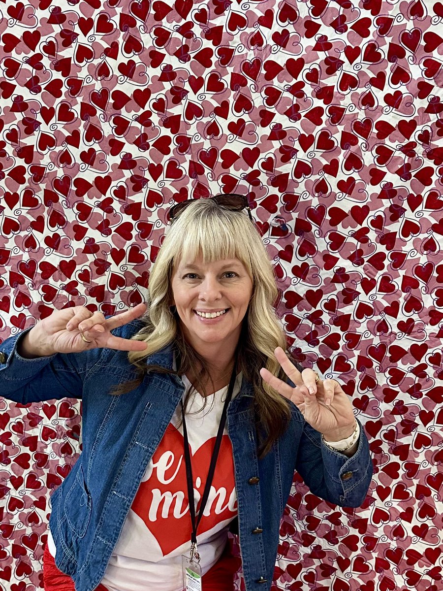 MrsAndersonTCS's tweet photo. I had the best time with the cutest Valentines at the Valentine dance today! 💕 
#TCSLove 
@oakdaleelement @TCSBoardofEd https://t.co/paT4faat9N