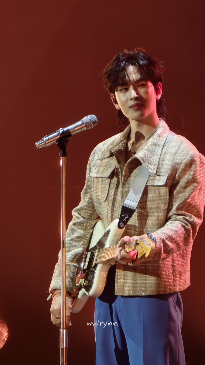 ไมค์ตัวใหม่🎤✨ (กับกีตาร์ตัวโปรด😌)

JASPER KINDLED FIRSTRISE
#RISERCONCERTD1 #Santapp