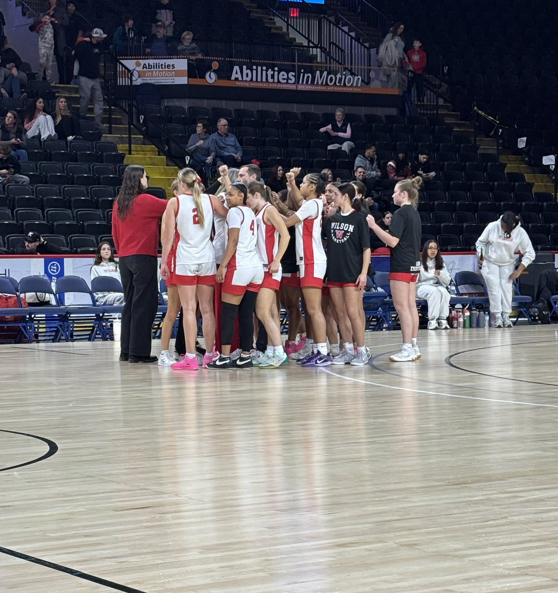 PaulRobertsCuse's tweet photo. BCIAA Girls Championship!

Wilson leads Exeter 32-16 at halftime.
Hardy with 9 points and Crocona has 7 points.
Harper leads the Eagles with 5 points. They have 15 turnovers.

@Wilson_Bulldogs 
@paD3hoops 
@MattRaquet https://t.co/ve0zadAvv4
