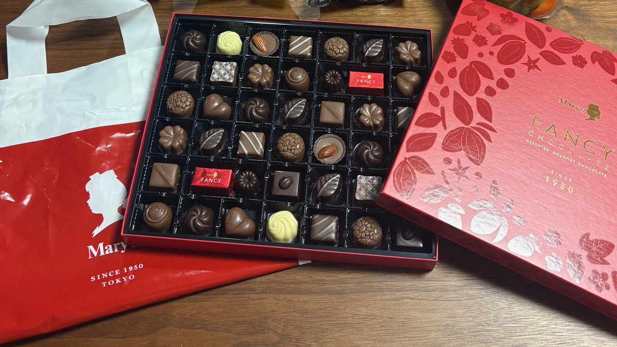 みんなおはよ～！

今日は #バレンタイン だね🍫
みんなはチョコ誰かにあげるのかな？それとも貰うのかな？
りょっちはたくさんチョコ食べたいなぁ😋
写真は前にお友達からもらったチョコ🍫
とってもおいしかった✨

今日も一日頑張ろうね❣

#りょっち