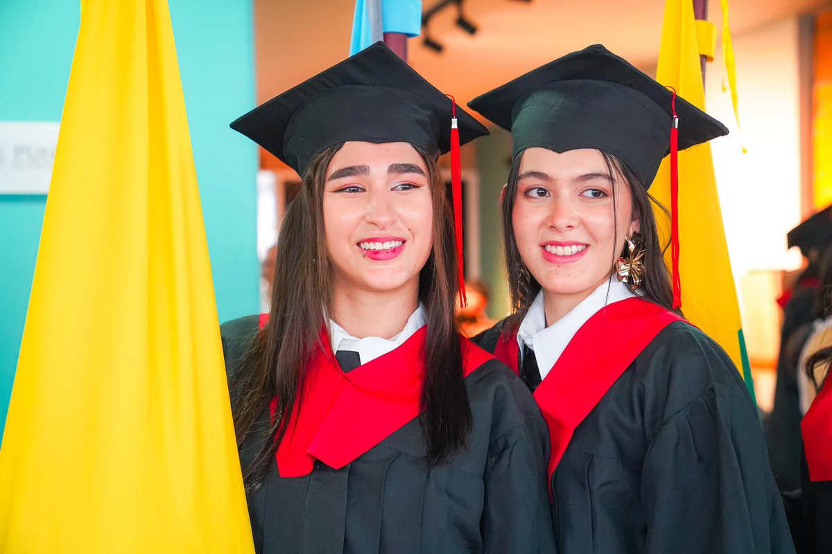 ¿Dónde es la fiesta hoy? 🥳 
En Roldanillo, Valle del Cauca, para celebrar algo que va más allá de una graduación. 🎓

Porque 340 jóvenes culminaron el colegio y, al mismo tiempo, se graduaron como técnicos profesionales del @IntepRoldanillo😎 y esto no es una coincidencia ni un
