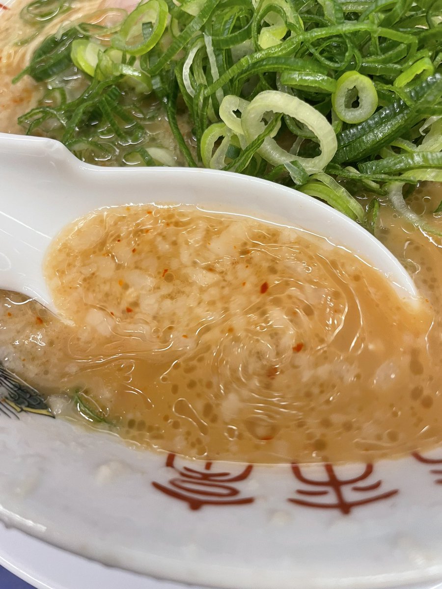 DankichiMen's tweet photo. 26-24
来来亭掛尾店
こってりラーメンかため、チャーハン定食大盛り
夜のエネチャ🚗
背脂たっぷり一味の効いたスープ。まろやかさと塩気の調和が取れていて実に美味い😋パツパツ麺とチャーシューをパクッと頬張ると旨味が広がりよきよき
茶色に染まったチャーハンも地味に好き。スープと組むと最強よ💪 https://t.co/2jUwFhMfv6