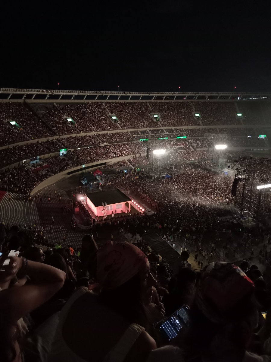 Me da fomo no ver quién está en la casita actualicenme porfa