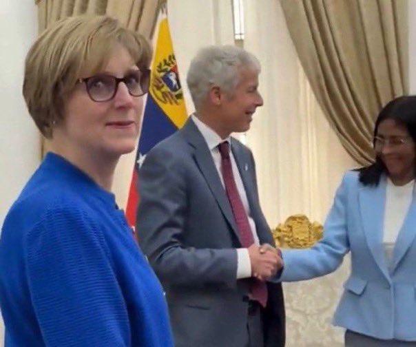 Esta mujer desde que llegó lo único que ha hecho es dar, ahora nos dio un meme