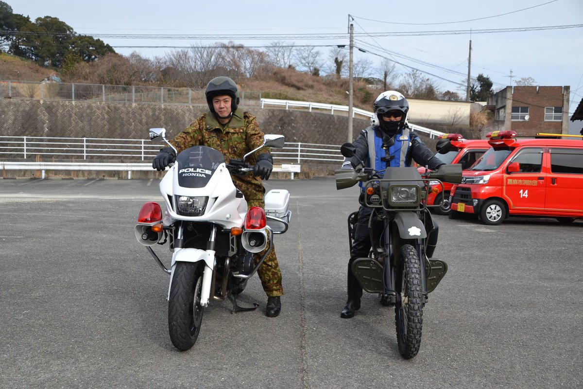 JGSDF_IIZUKA's tweet photo. 【地域と共に】
#第３高射特科群 は「 #嘉麻市防災ｉｎ公民館 」において、野外炊事及び車両展示を行いました。災害発生時の活動等にご理解をいただくとともに、地域の皆様と交流を深めることができました！ #嘉麻市 の皆様、機会をいただきありがとうございました。

#陸上自衛隊 #飯塚駐屯地 https://t.co/ggor0VDI7l