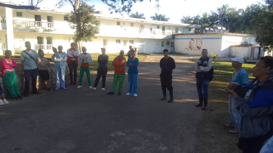 Los trabajadores del complejo Andrés Cueva Heredia se preparan el viernes de la defensa,  porque para ello lo primero es la defensa de lo conquistado #SentirPinero