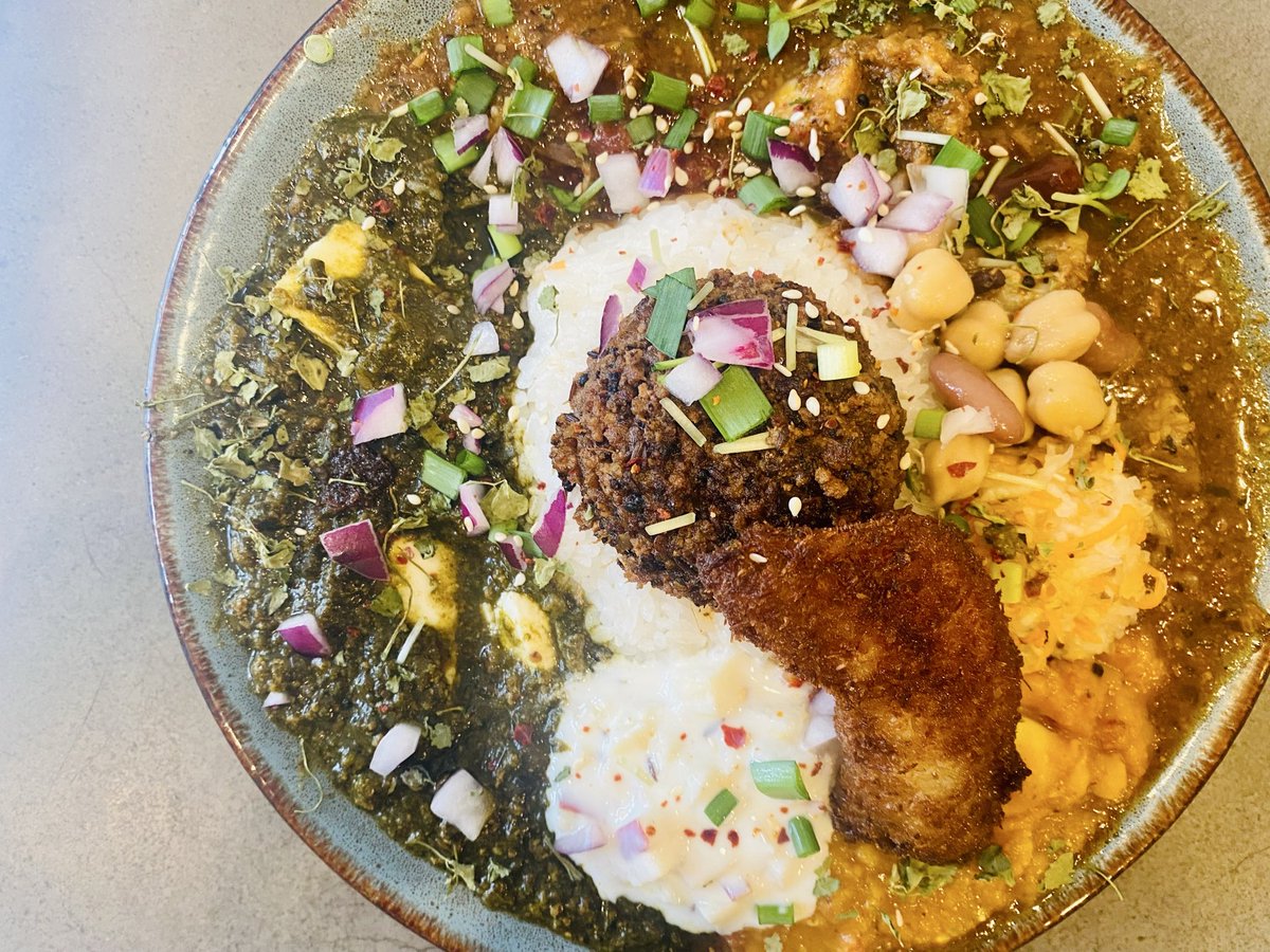 CurryHanako's tweet photo. おはようございます☀️
暖かい一日の始まり🌈
⁡
本日の営業は
☀️11:00-18:30L.O.です🍛
⁡
日替わりは
 挽肉＆パニールチーズ入りほうれん草カレー🍀
⁡
本日もよろしくお願いいたします✨ https://t.co/hcSIiBizM0