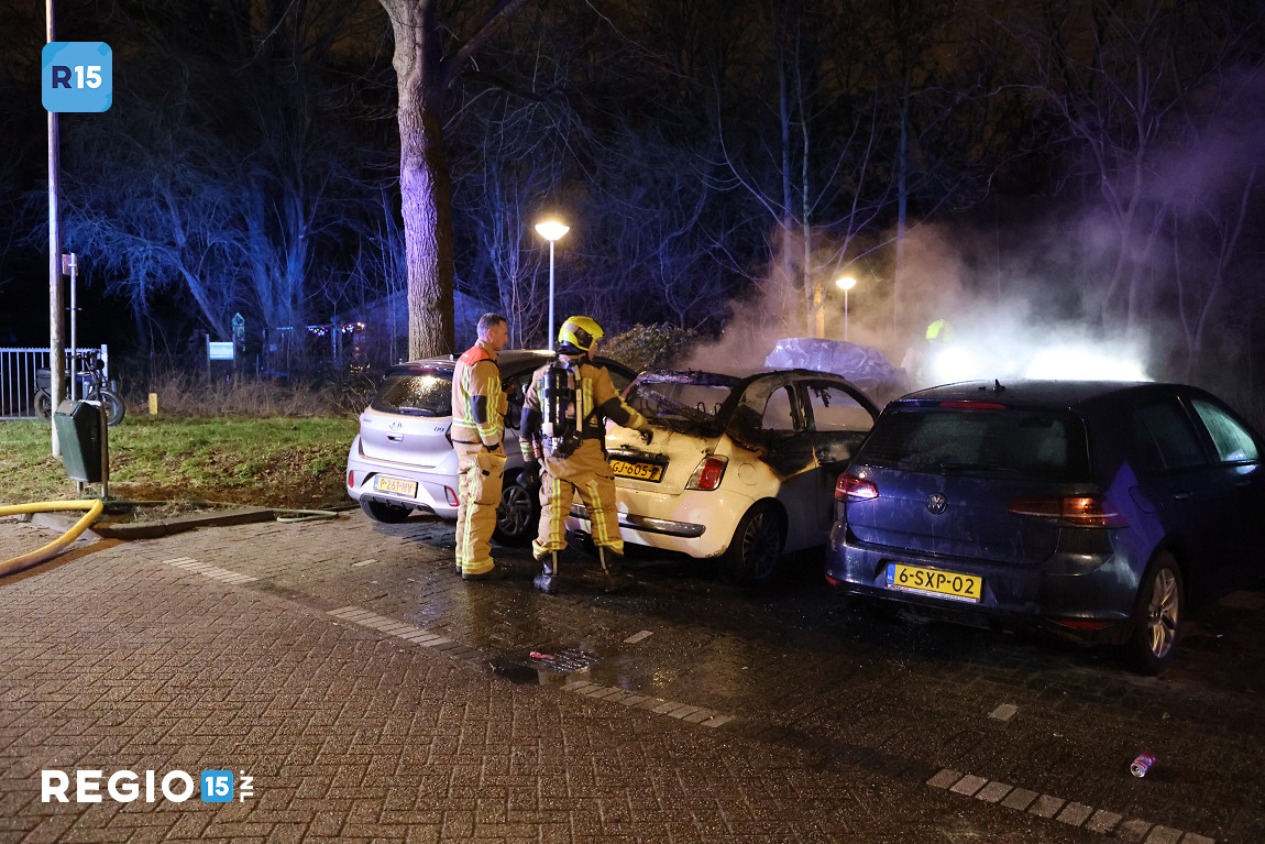 Geparkeerde auto uitgebrand in Den Haag