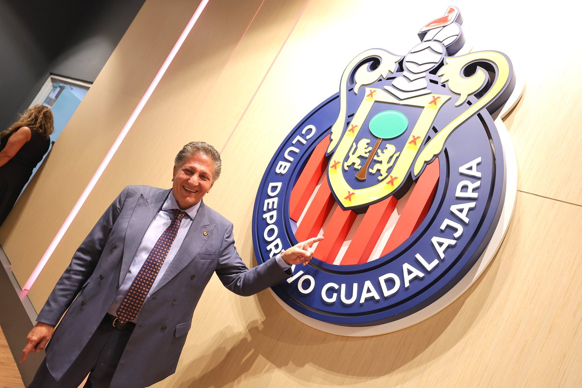 Hoy se juega una edición más del Clásico Nacional entre <a href="/Chivas/">CHIVAS</a> y <a href="/ClubAmerica/">Club América</a>, y creo que el Rebaño seguirá con el paso perfecto y se llevará el triunfo con un 3-1. 

Si van al estadio, les invito a vivirlo en familia y a que la rivalidad se quede solo en la cancha.

A darlo