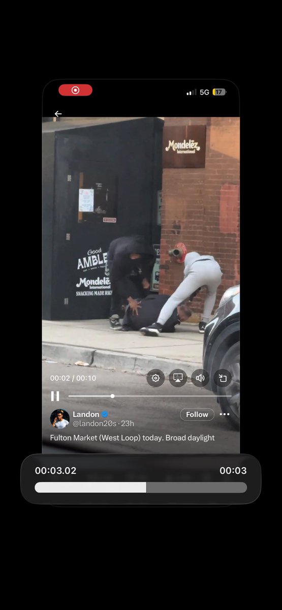 KdotKarter's tweet photo. @landon20s Idk, the homie pointed out something. Watch the had of the guy in the black as he pushes off the white dude on the ground. https://t.co/5XEutaNySC