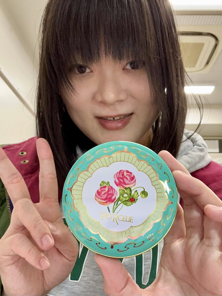 YUI_OKUDA_0108's tweet photo. Happy #Valentine's Day (#バレンタイン #ValentinesDay)🍫🎉
Yesterday, on #ValentineEve, not only did I give our students chocolates, but they also gave me chocolates🎶 Thank you so much💕 I am so blessed😊
#PORCELIE from #Goncharoff✨ So cute and so delicious🩷 Thank you so much🎶 Goncharoff is a long-established Western confectionery brand founded in 1923 in Kitano-cho, Kobe, by Russian Makarov Goncharoff😊 It is said to be the first in Japan to produce fancy chocolates and whiskey bonbons, and has developed into "Kobe's luxury chocolate", inheriting the techniques of the Romanov dynasty's court confectioners🎵 I love Goncharoff💕