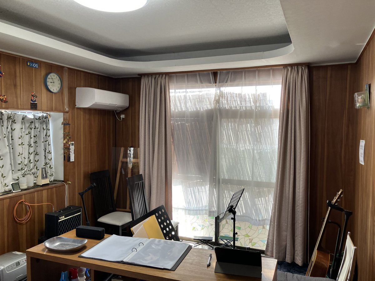 今日土曜は怒涛の9時から18時半までの12名レッスン🎸
朝からいい天気で、花粉が飛んでいない春気分です☘️
よっしゃー頑張りますか💪