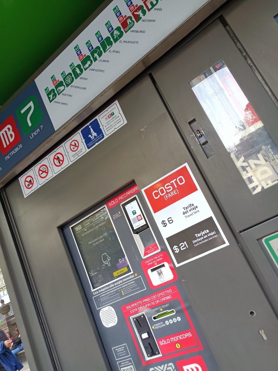Zeredry's tweet photo. @MetrobusCDMX Estación el Ángel de la línea 7, no funciona la máquina para recargar, a varias personas no les regreso su dinero y no recargo su tarjeta, y a otros la moneda se regresaba tampoco hay policía de apoyo dirección campo marte para apoyo https://t.co/1nElfQhxMR