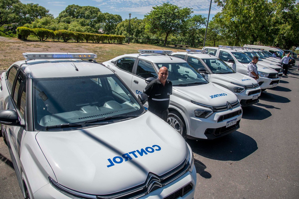Incorporamos nuevos móviles, equipamiento para inspectores y tecnología para medir ruidos molestos.
Más herramientas para llegar más rápido, estar más presentes en el territorio y dar mejores respuestas a los vecinos y vecinas de Rosario.

#ControlyConvivencia
<a href="/pablojavkin/">Pablo Javkin</a>