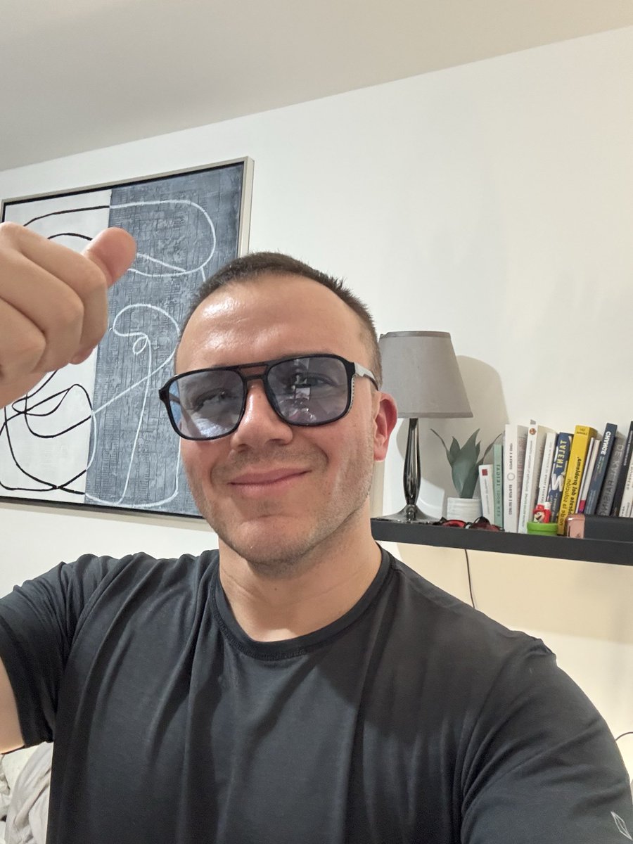 fsanchinelli | … tweet media