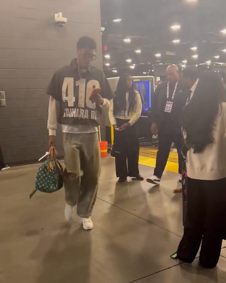 ready for his rising stars debut ๐โญ๏ธ
#TakeNote | @NBAAllStar