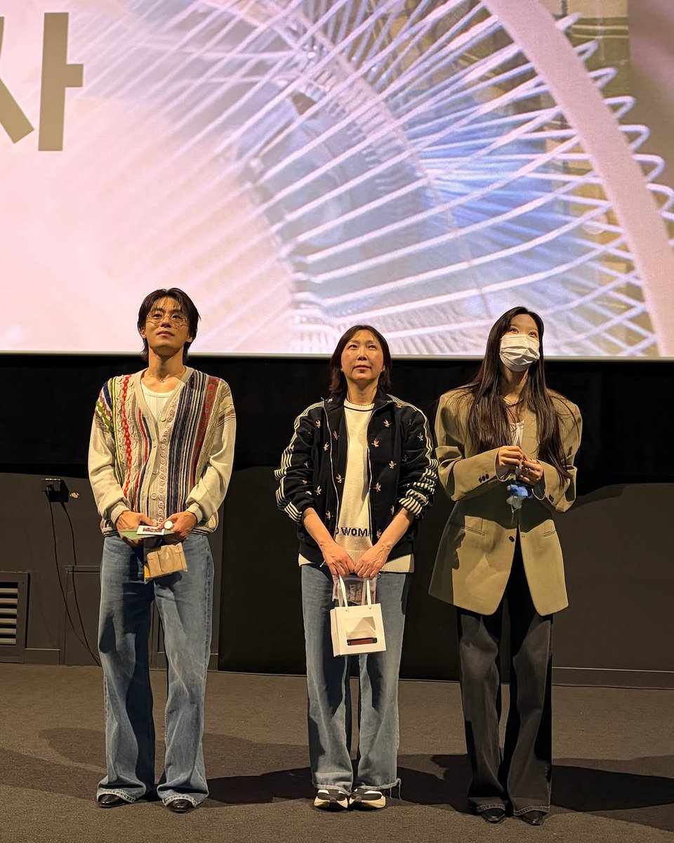 140226 Showbox.movie update

#OnceWewereus stage greeting

#Munkayoung #Moongayoung #문가영