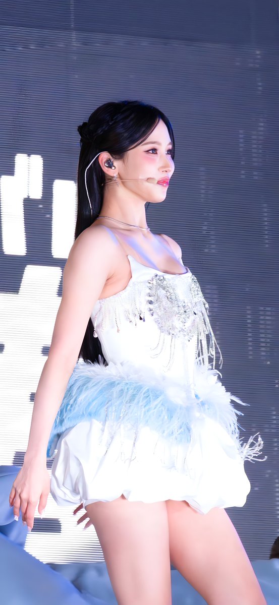 Mina at USJ. Part 6 FULL SCREEN WALLPAPERS. Go to my Google drive