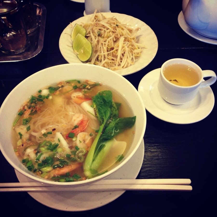 05khm's tweet photo. 土曜日の朝、ふと無性に海鮮のクィティウが食べたくなったのでGoogleフォトの中にあった一番古い海鮮のクィティウの写真を見て心を慰めています

あぁ、海鮮のクィティウが食べたい… https://t.co/qbFn8pGgoX