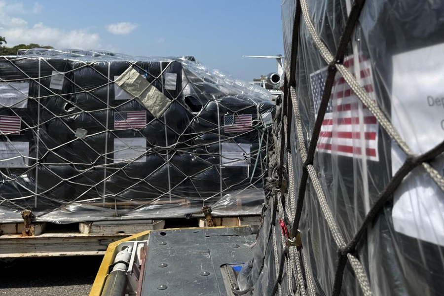 Más de seis toneladas de medicamentos llegaron este viernes a Venezuela desde Estados Unidos, informó la encargada de Negocios de la nación norteamericana en Caracas, Laura Dogu. #ImpactoLatino #medicamentos #venezuela #ayuda