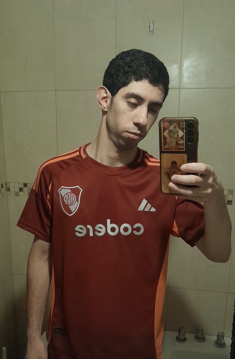 Mi brou el <a href="/JacoboG_Ecu/">Jacobo García</a> ,cuando aún no sabía que era tener novia 

<a href="/LosOutsidersEC/">Outsiders</a>