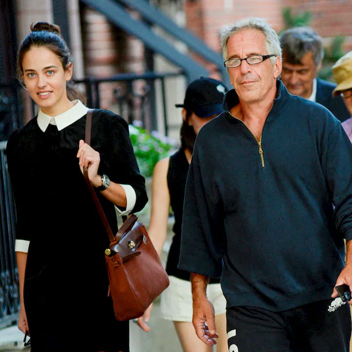 Знакомьтесь Карина Шуляк агент ФСБ под кодовой кличкой «Джулия Сантос» — Именно она отвечала за французские операции Эпштейна по торговле и переправке девочек из Франции. 
Её отец и мать кадровые работники КГБ.

Теперь пусть этим занимается французская разведка DGSE.