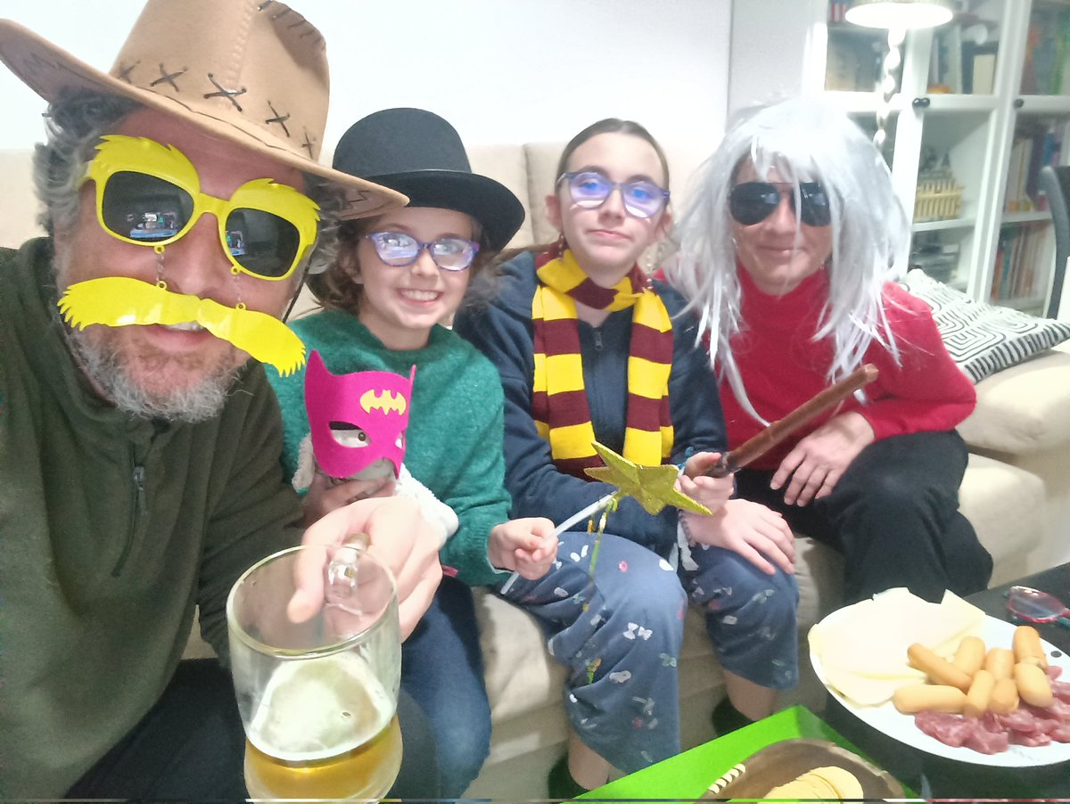 dalfJuan's tweet photo. #36Finales #36carnavales otro año más disfrutando del carnaval en familia!!!!! Pronto estaremos en nuestro Cádiz https://t.co/x1MgSc8IxR