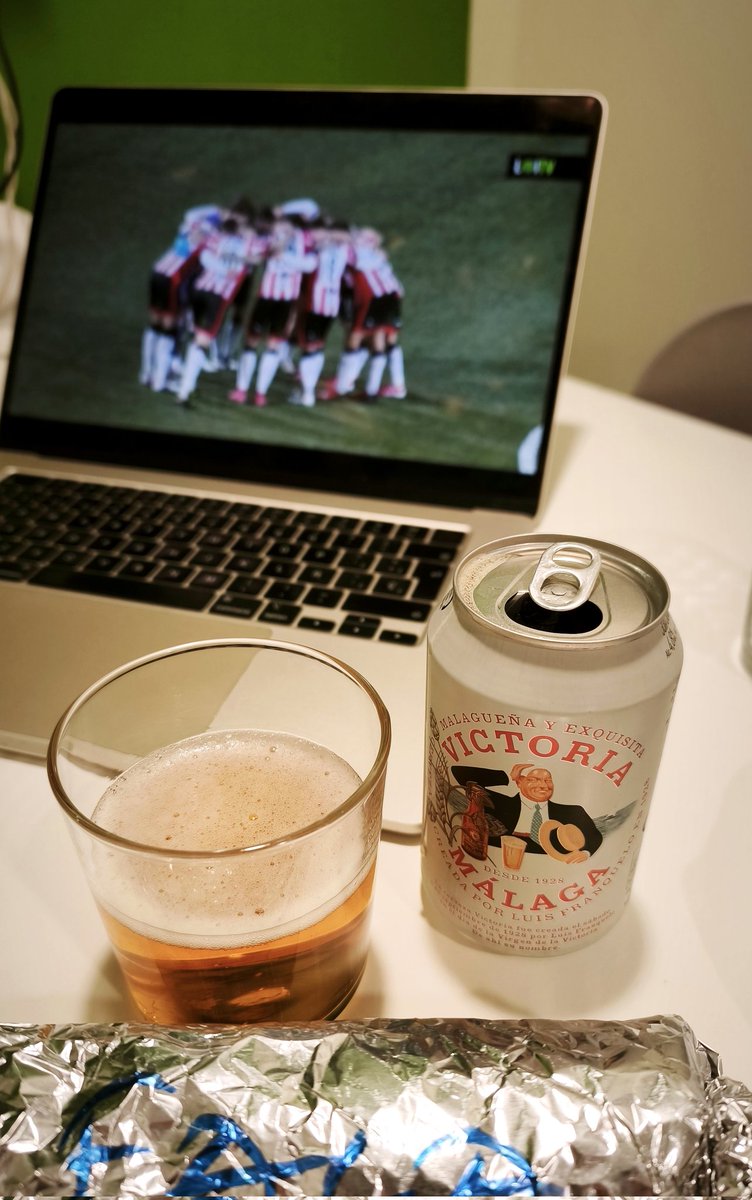 Does a Friday night get any better....
Watching <a href="/derrycityfc/">Derry City FC</a> vs Dundalk on LOITV with the dulcet tones of <a href="/BigGreengo/">ℭ𝔬𝔩𝔦𝔫 𝔊𝔯𝔢𝔢𝔫</a> with a cheeky kebab and <a href="/CervezaVictoria/">Cervezas Victoria</a>
#RAWA 🔴 ⚪ ⚫