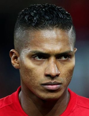 The first Ecuadorian to win the Premier League 🇪🇨

Signed after Cristiano Ronaldo’s departure, Antonio Valencia:
“Playing at Manchester feels like a dream come true. I was very happy at Wigan, but now it’s all about United. Playing in front of 76,000 fans alongside Rooney,