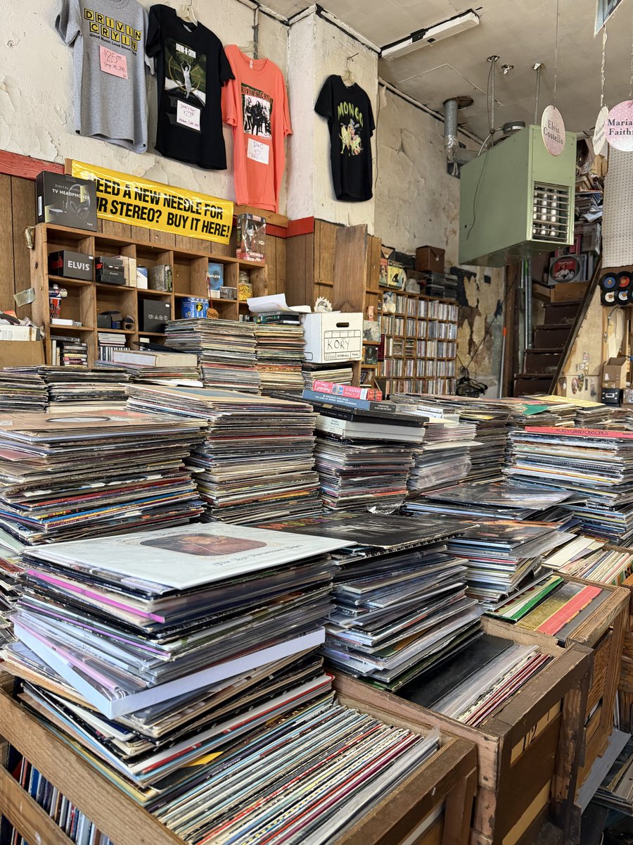 medusaeditions's tweet photo. hey ATL gang! @TetsuMineta &amp; I’s new LP ‘Lost Hotel’ &amp; other fine Medusa Editions are now available at the legendary Wax &amp; Facts Records in the heart of Little Five Points! Celebrating their 50th year! Thank you Wax &amp; Facts!! #waxandfacts #losthotel #tetsumineta #ayalsenior #ATL https://t.co/dte3JJjvxW