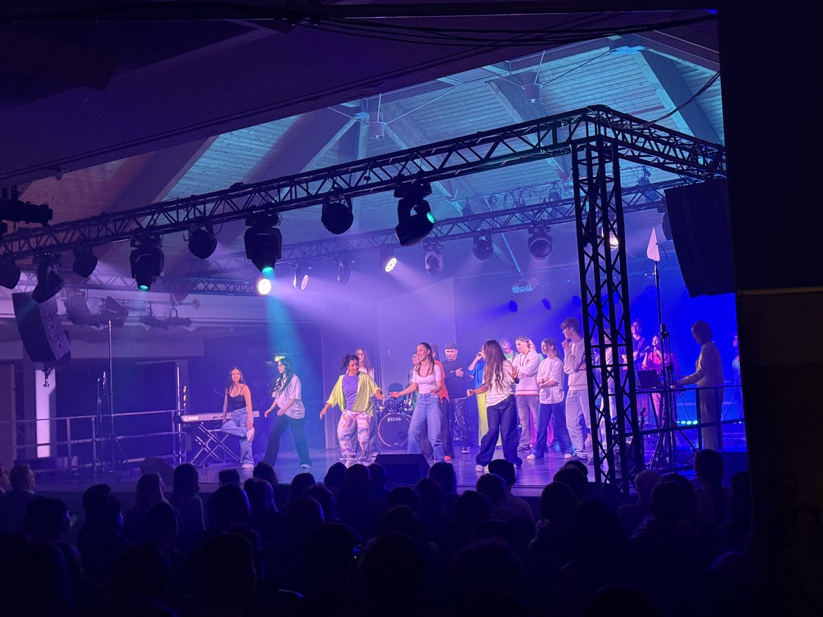 Thank you so much to all the wonderful members of <a href="/GenVerdeMusic/">Gen Verde Official</a> and to our performing students for an amazing show last night! Thank you also to
<a href="/Kommende_DO/">Kommende Dortmund - Gesellschaft gerecht gestalten</a> for making it all possible. We choose peace!