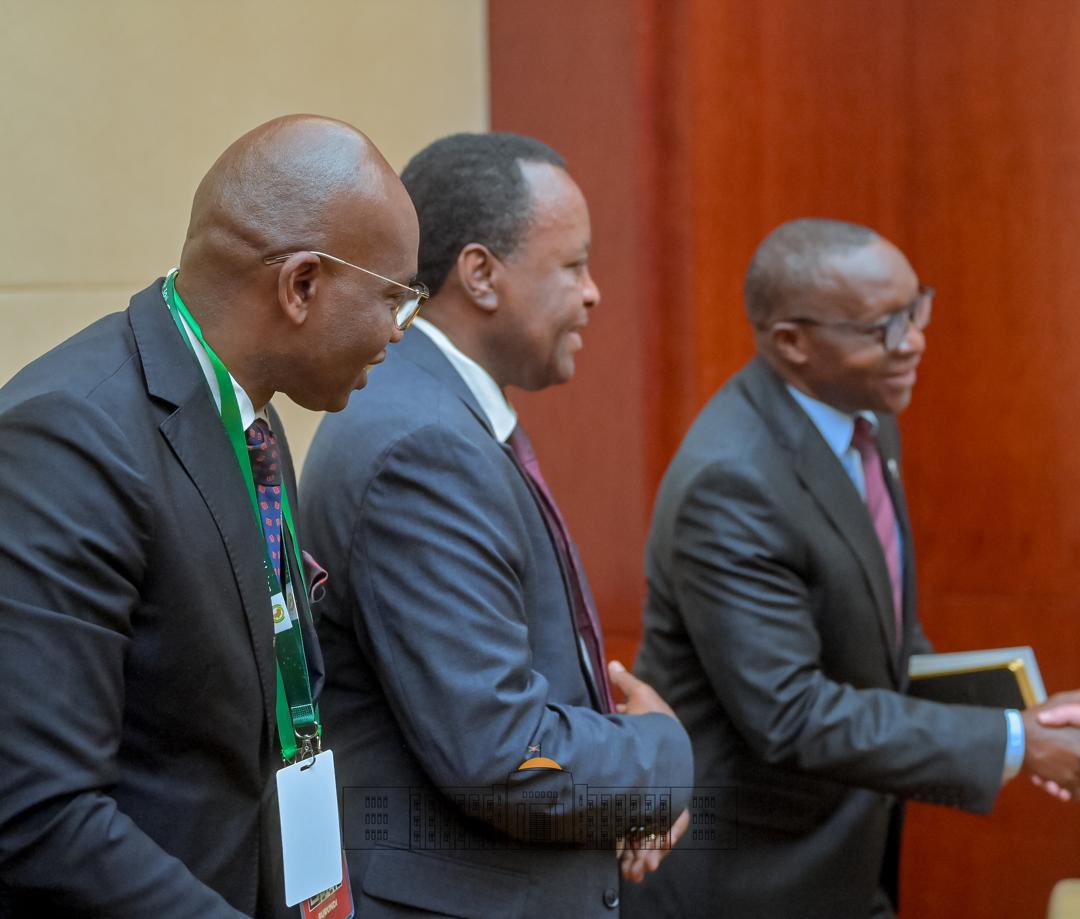 JClaudeNshimir's tweet photo. A la veille du 39ᵉ Sommet de l’Union africaine à #Addis_Abeba, le Secrétaire général des Nations Unies, S.E Antonio Guterres, a exprimé son appui total au Président burundais, S.E @GeneralNeva, pour la réussite de son mandat à la tête de l’Union africaine.
@antonioguterres 
@UN https://t.co/9VFM2dV02Q