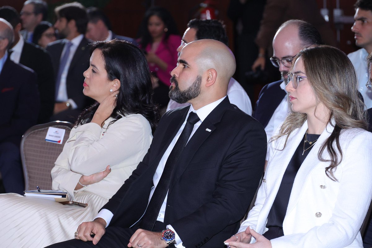 Nuestro presidente Boris De León Reyes participó en Frontier Markets, organizado por AMCHAMDR y Primma Valores. Desde ANJE valoramos estos espacios y la moderación de Vasco Leal en el panel sobre inversión y crédito.

#ANJE 
#FrontierMarkets 
#Inversión