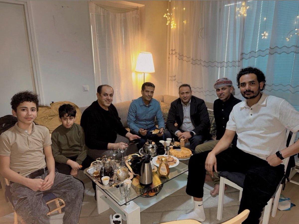 Sominif1's tweet photo. ▪️تشرفنا اليوم بدعوة الصديق العزيز Qutaif Mohammed في بيته بمدينة بورفو الفنلندية على غداء تهامي يمني أصيل بعزيمة شعبانية طيبة وشكراً له على كرم الضيافة وحسن الاستقبال .
وسعدنا بالجلسة الطيبة مع￼ الاستاذ Abdulhafed Alhaj و الدكتور DrJamal Alekam والكابتن Mohammed Almansab 
▪️بقية الصور والمقاطع في التعليقات.
#فنلندا #بورفو #اليمن #محمد_السميني #اوروبا #الحديدة #تهامه #صنعاء #تعز #اب #شبوة #عدن