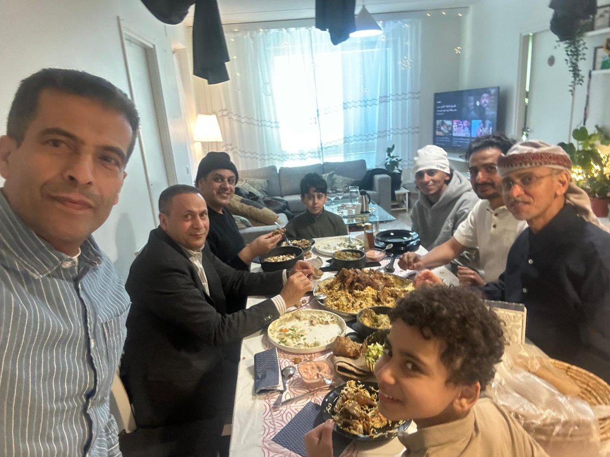 Sominif1's tweet photo. ▪️تشرفنا اليوم بدعوة الصديق العزيز Qutaif Mohammed في بيته بمدينة بورفو الفنلندية على غداء تهامي يمني أصيل بعزيمة شعبانية طيبة وشكراً له على كرم الضيافة وحسن الاستقبال .
وسعدنا بالجلسة الطيبة مع￼ الاستاذ Abdulhafed Alhaj و الدكتور DrJamal Alekam والكابتن Mohammed Almansab 
▪️بقية الصور والمقاطع في التعليقات.
#فنلندا #بورفو #اليمن #محمد_السميني #اوروبا #الحديدة #تهامه #صنعاء #تعز #اب #شبوة #عدن