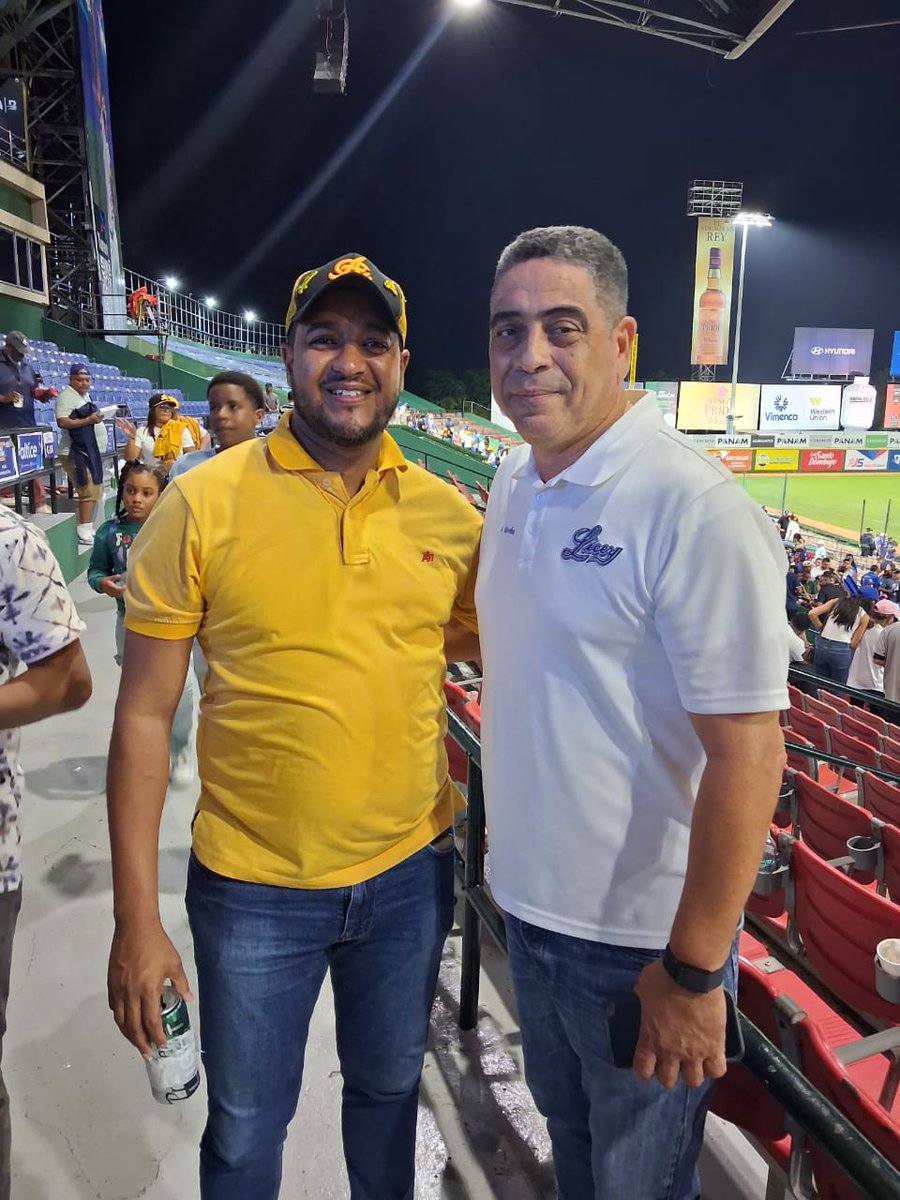 Robert López tweet media