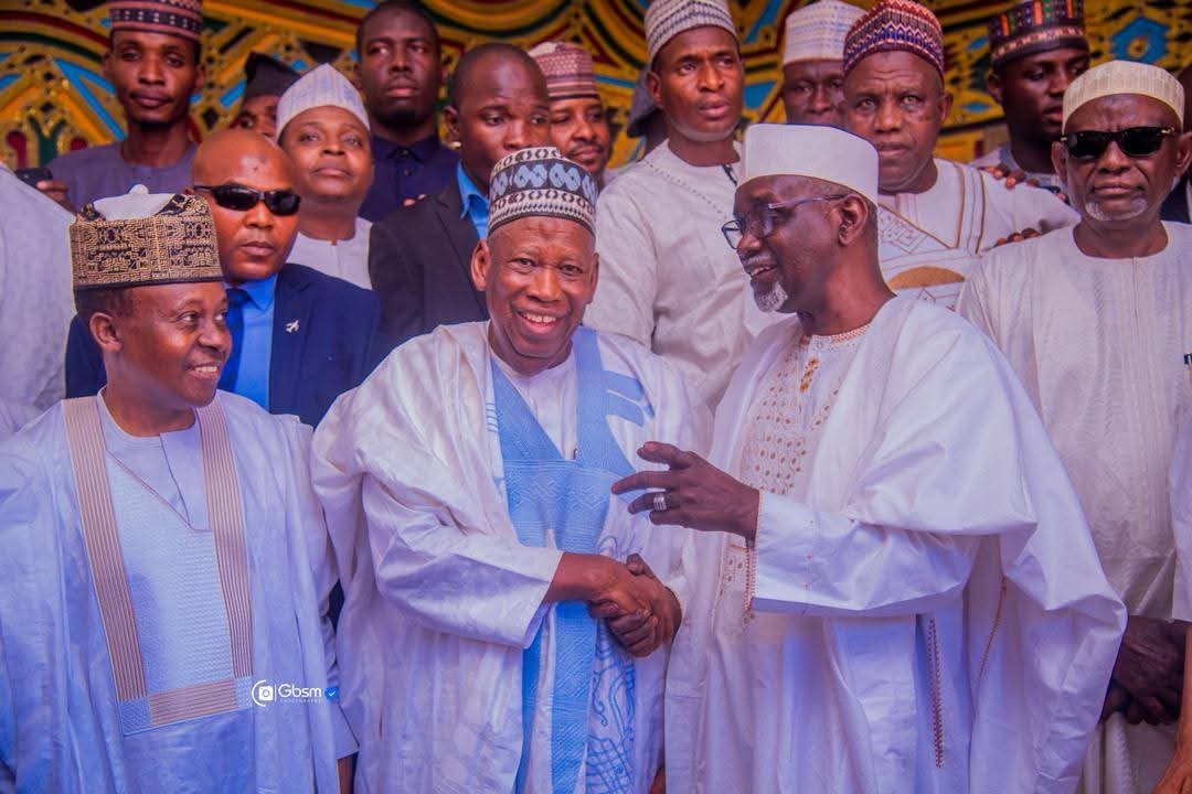 Dr. Abdullahi Umar Ganduje paid a condolence visit to Ibrahim Shekarau over the passing of his brother.

May his soul rest in peace. 🤍