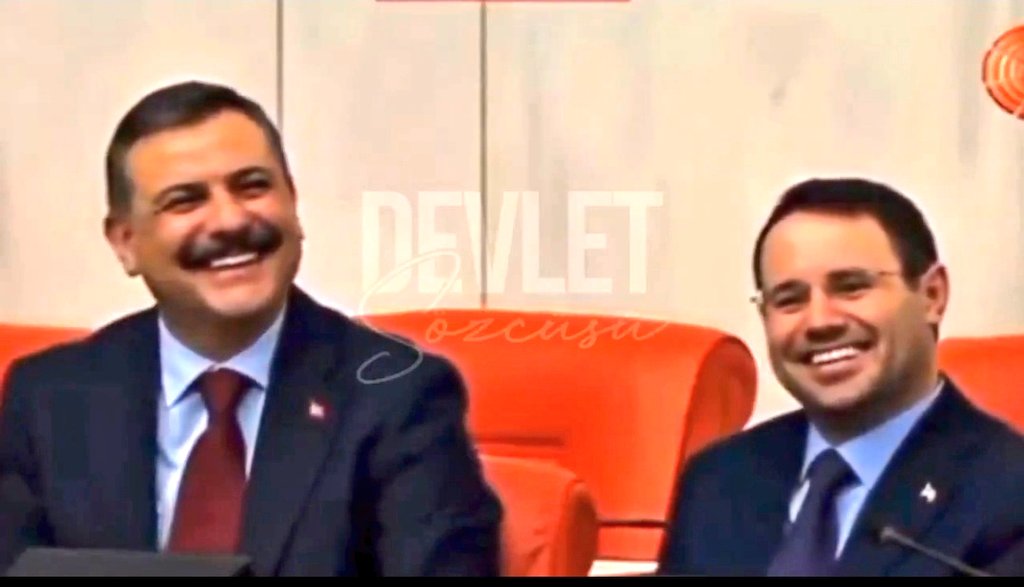 Siz hep böyle gülün ki düşman çatır çatır çatlasın. 

#MustafaÇiftçi #AkınGürlek